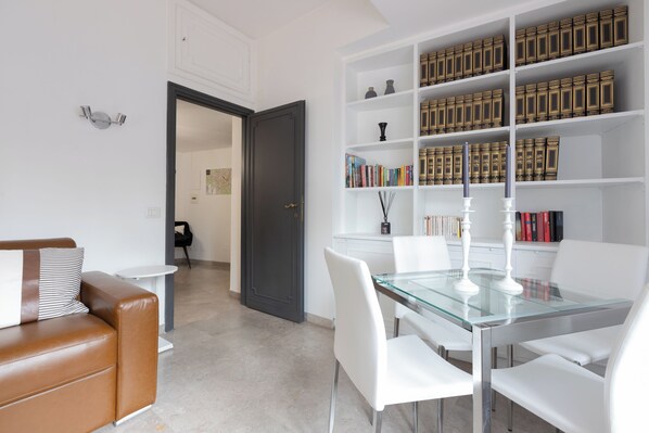 Interior - Apartment with exclusive garden near the Colosseum (Roma)