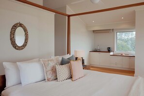 4 bedrooms, iron/ironing board, bed sheets