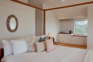 4 chambres, fer et planche à repasser, draps fournis