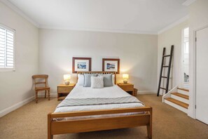 4 bedrooms, iron/ironing board, bed sheets - The Beach House- Bawley Point (Bawley Point)