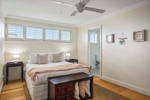 4 bedrooms, iron/ironing board, bed sheets