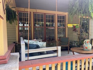 Property grounds - Historical home w gardens in Unique North Lawrence. ACROSS FROM TRAIN DEPOT (Lawrence)