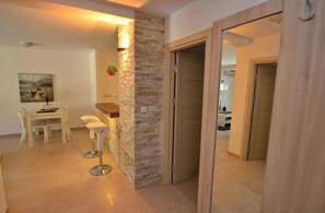 Interior - Muo Apartments Comfort One-Bedroom Apartment with Sea View (Kotor)