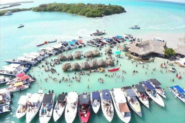 Marina - Luxury Airport Condo 7 BD 5 BA w/ Rooftop Pool (Cartagena)