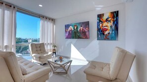 Smart TV - Luxury Airport Condo 7 BD 5 BA w/ Rooftop Pool (Cartagena)