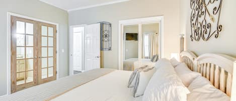 1 bedroom, desk, iron/ironing board, Internet