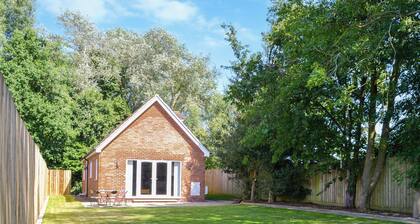 4 bedroom accommodation in Camerton, near Hull