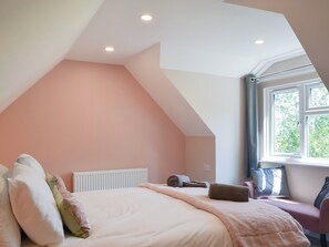 4 bedrooms, free WiFi, bed sheets - 4 bedroom accommodation in Camerton, near Hull (Camerton, near Hull)