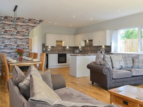 4 bedroom accommodation in Camerton, near Hull