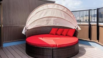 Työpöytä, silitysrauta/-lauta