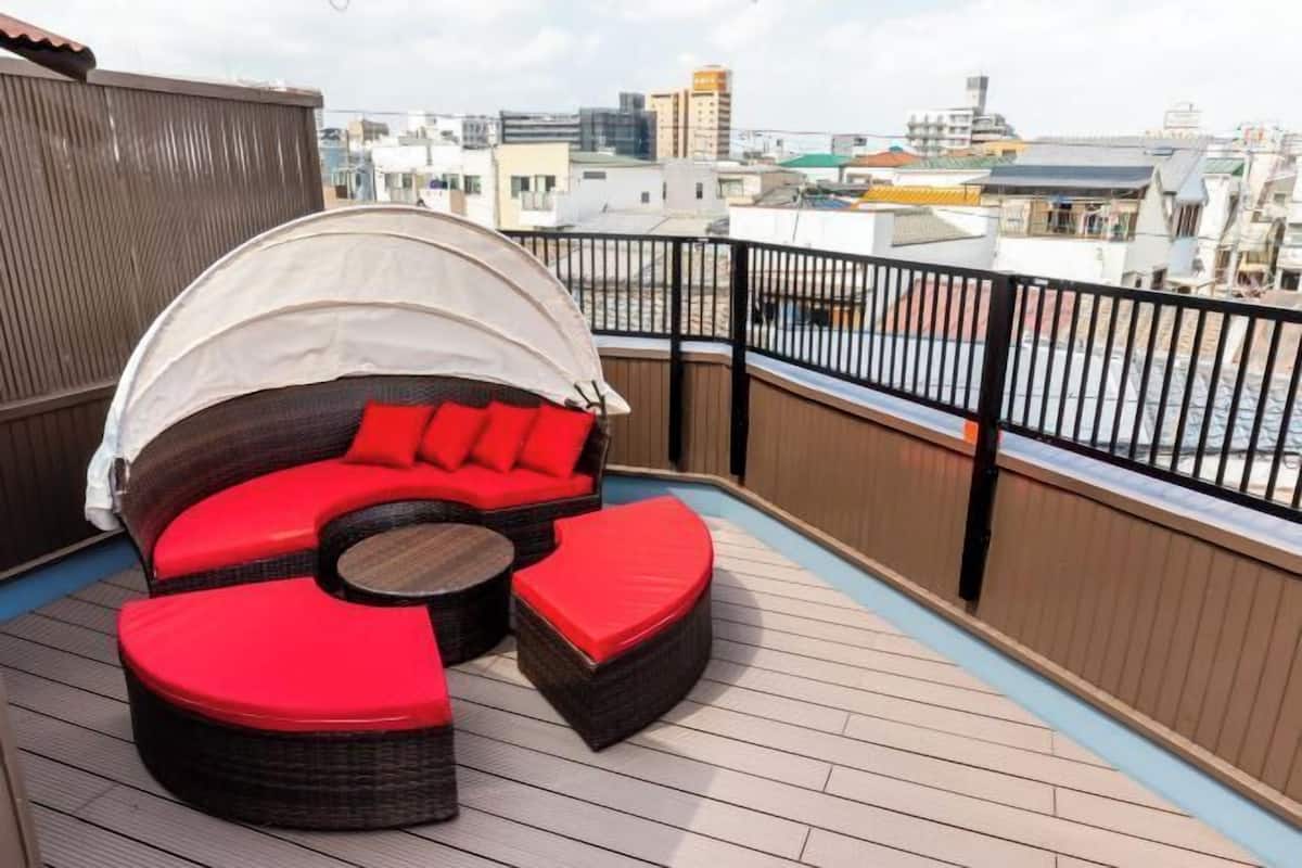 Työpöytä, silitysrauta/-lauta