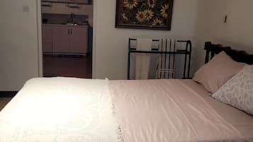 1 bedroom, desk, iron/ironing board, free WiFi