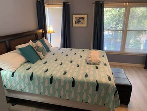 2 bedrooms, iron/ironing board, travel cot, WiFi - Pet Friendly Beach Life Villa  2 bed 2 & one half baths (Hilton Head Island)