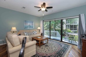 TV - Pet Friendly Beach Life Villa  2 bed 2 & one half baths (Hilton Head Island)