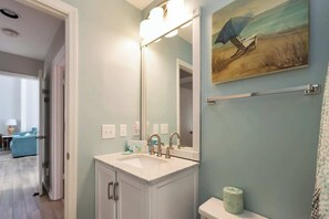 Shower, hair dryer - Coligny area Home - Walk to Beach-3 bed 2 ba-17NFB (Hilton Head Island)