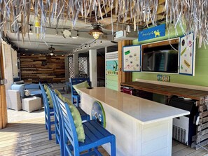 Outdoor dining - 2nd Row 5 Bed 3 and one half Bath Pet Friendly Ocean View Beach House (Hilton Head Island)