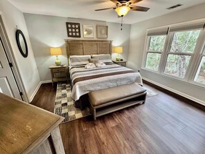 3 slaapkamers, een strijkplank/strijkijzer, reisbedje, wifi