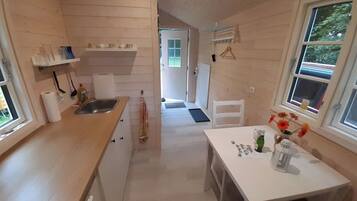 Réfrigérateur, plaque de cuisson, cafetiÚre/bouilloire