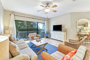 TV - Pet Friendly 3 Bed 3 Bath #3 Ocean Breeze Villa (Hilton Head Island)