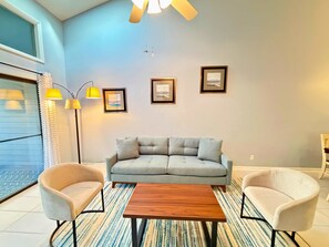 TV - Coastal Villa w/ Screened-in Porch & Walk to Beach (Hilton Head Island)