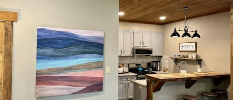 ثلاجة، ميكروويف، فرن، موقد طهي مسطح