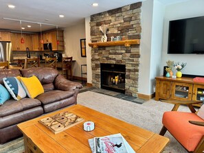 Smart TV, fireplace, books - Pride’s Den–Family Comfort & Relaxation Lic#026188 (Vail)