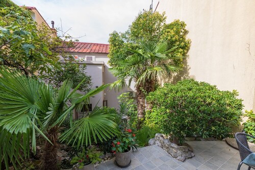 Nur 100 Meter zum Sandstrand mit mediterranem Garten