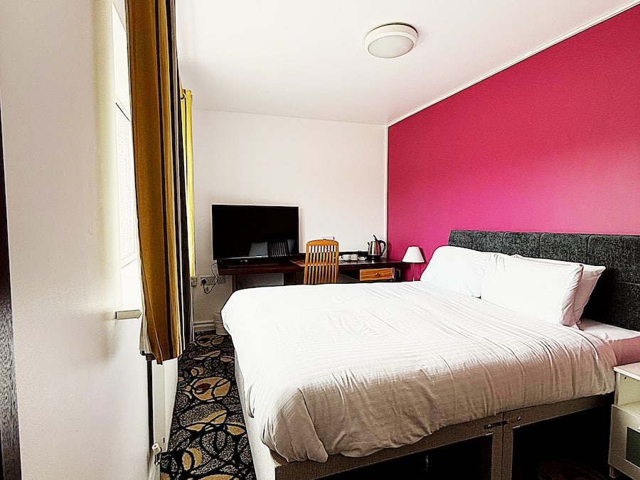 Double Room | Free WiFi, bed sheets