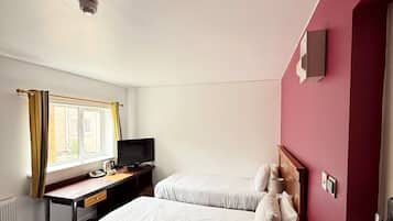 1 bedroom, bed sheets