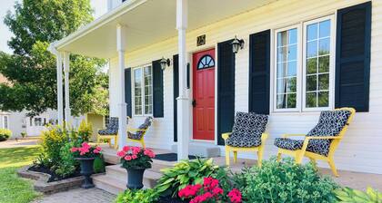 Centrally Located Bright and Spacious 4 Bedroom with Hot tub