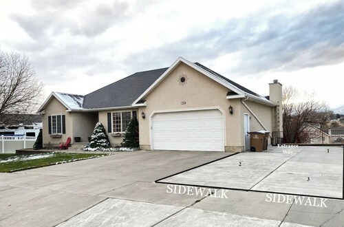 Cozy Private Suite with Kitchen, Gym, and More in UT!