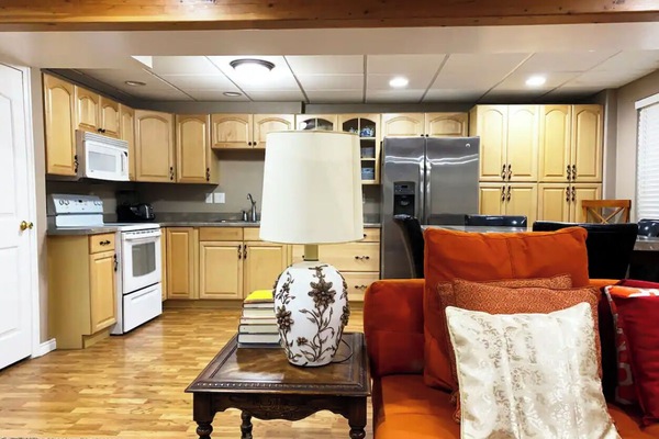 Smart TV, fireplace, ping pong, books