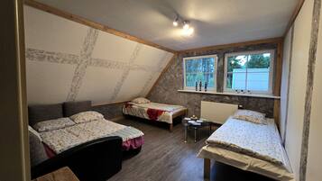 4 habitaciones, tabla de planchar con plancha, wifi y ropa de cama