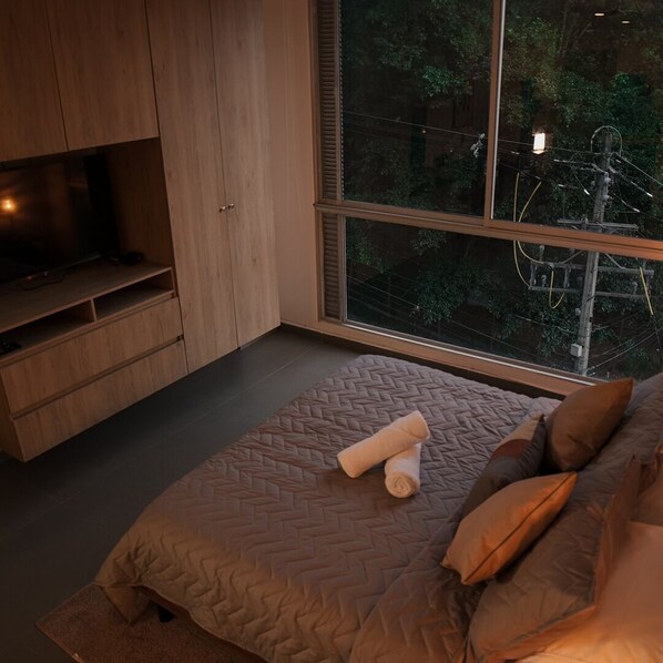 Comfort Apartment | 1 bedroom, in-room safe, blackout curtains, iron/ironing board - Loft moderno cerca del Tesoro by Hoost 603B (Medellín)