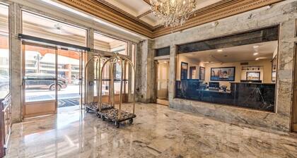 Gaslamp Plaza Suites - Charming 2-bedroom in San Diego - August 4-11, 2024