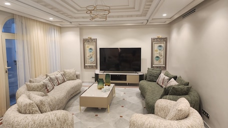 4 bedrooms, iron/ironing board, free WiFi