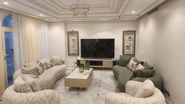 4 bedrooms, iron/ironing board, free WiFi - Moroccan Penthouse (Casablanca)