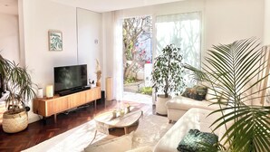 Living area - Spacious serene 4-bedroom house, central location with garden, terraces, fitness (Funchal)