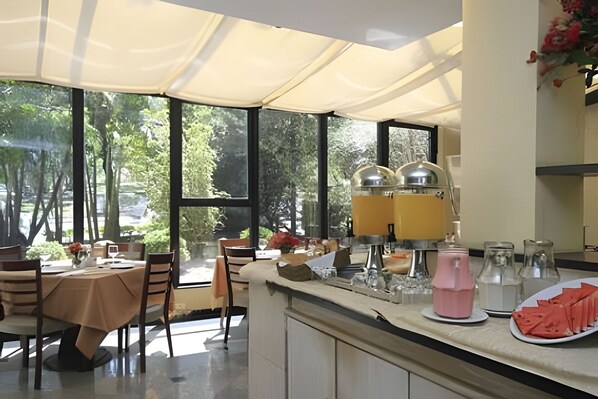 Apartment | Dining