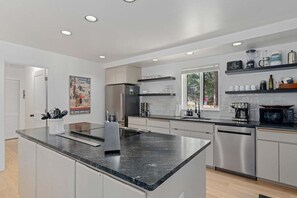 Fridge, microwave, oven, stovetop - Black Forest Lodge: Hot Tub and dog friendly! (Leavenworth)