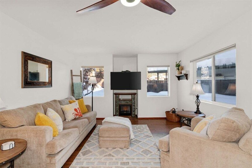 2br/2ba Leavenworth Condo Near Downtown + Fireplace - Leavenworth, WA