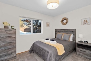 2 bedrooms, iron/ironing board, travel cot, free WiFi - Tumwater Retreat - Lovely Condo Near Town (Leavenworth)