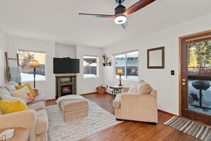 Smart TV, fireplace