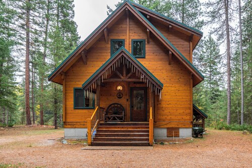 Wanna Go Away – Cozy Cabin by the Chiwawa River