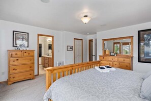 4 bedrooms, iron/ironing board, travel cot, free WiFi