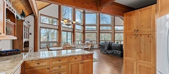 Leavenworth Waterfront Escape | 6BR Sleeps 10 w/ Hot Tub, Pets Welcome