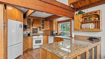 KylskÄp, mikrovÄgsugn, ugn och spishÀll