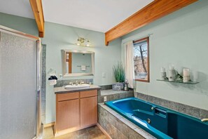 Shower, jetted tub, hair dryer, towels