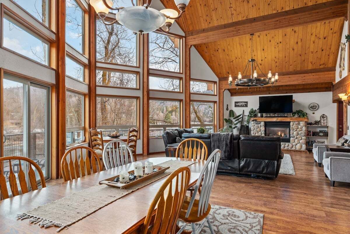 Leavenworth Waterfront Escape | 6br Sleeps 10 W/ Hot Tub, Pets Welcome - Leavenworth, WA