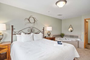 1 chambre, fer et planche à repasser, lit de bébé portatif